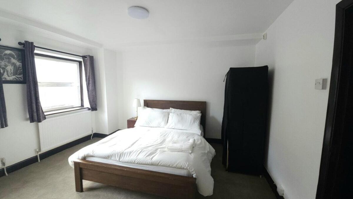 London Stockwell Station Apartment Room photo