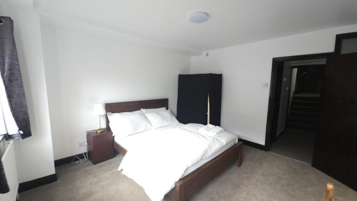 London Stockwell Station Apartment Room photo